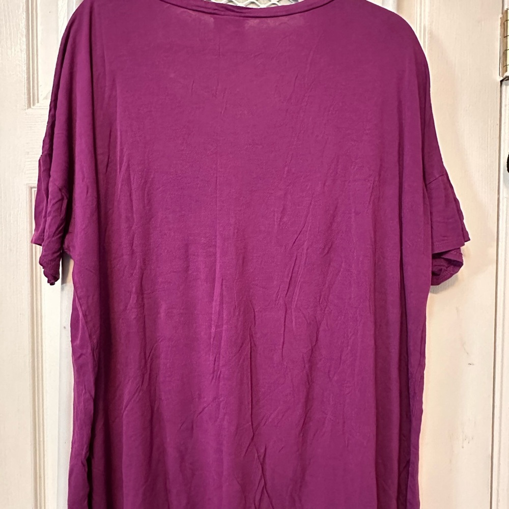 $5 - GRAB IT NOW! 
LuLaRoe Graphic Tee - Picture 3 of 4